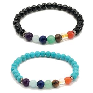 Voy a vender productos en mi tienda woocommerce El título del producto es: Pulseras de 7 chakras con perla negra y turquesa azul de 6mm - Set de 2 piezas Consideraciones los siguientes puntos para generar las descripciones: - Complementa con información de la fotografía adjunta - Sexo del accesorio Mujer. - No menciones o indiques que son piedras naturales. Generar las siguientes secciones: - 5 Viñetas que sean concisas y cortas con relación al producto - Descripción detallada del producto - Beneficios energéticos - Propiedades de los materiales